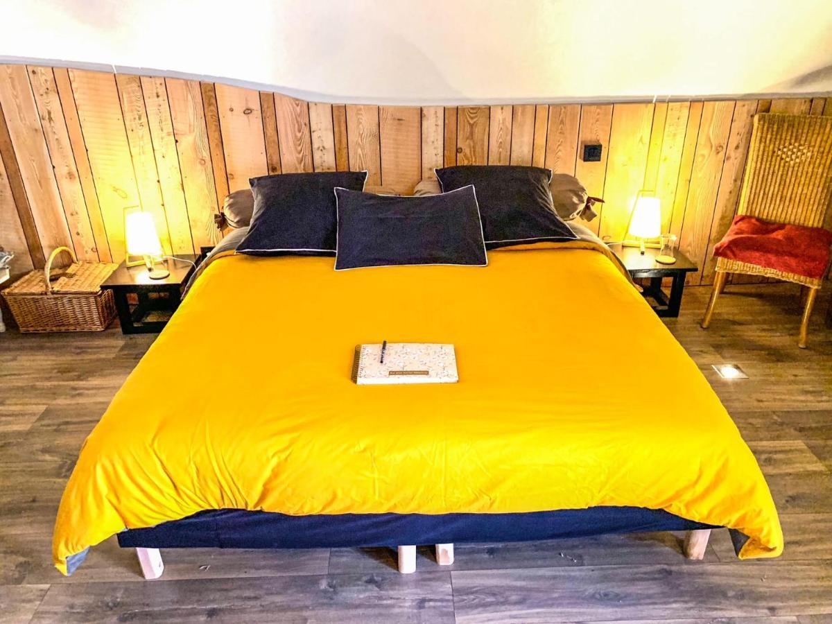 Les Volets Rouges Bed & Breakfast Arbois Exterior photo